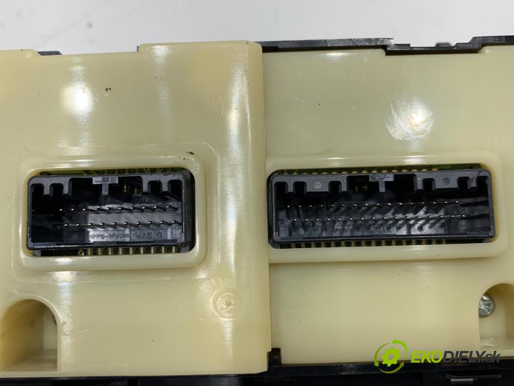 HONDA CR-V IV SUV 2015 118 kW 1.6 i-DTEC 4WD (RE6) 1597 Panel ovládania kúrenia 79600-T1V-G611-M1 (Prepínacie páčky pod volantom)