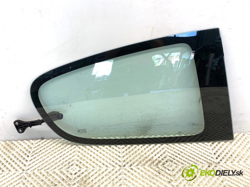 PEUGEOT 107 liftback 2006 50 kW 1.0 998 okno pravý zadní část 