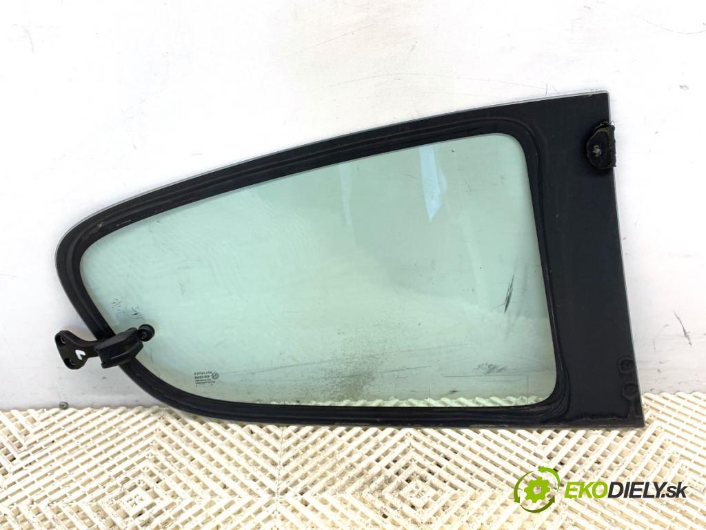 PEUGEOT 107 liftback 2006 50 kW 1.0 998 okno levý zadní část