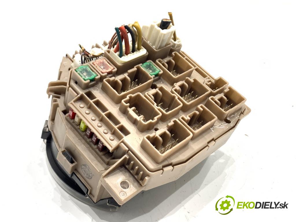 PEUGEOT 107 liftback 2006 50 kW 1.0 998 Prístrojovka (Prístrojová doska)