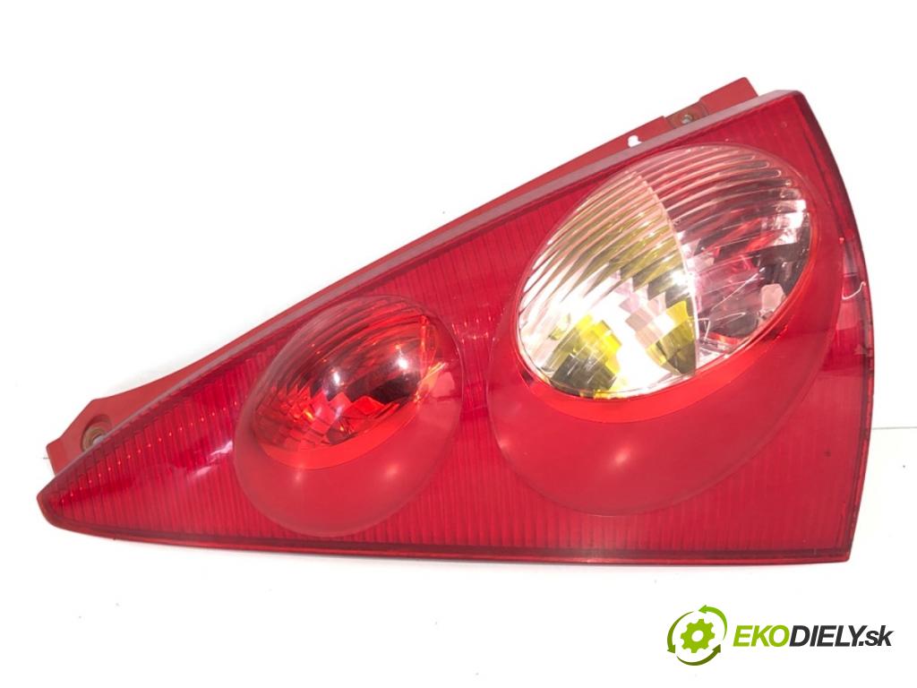 PEUGEOT 107 liftback 2006 50 kW 1.0 998 světlo levý zadní část 