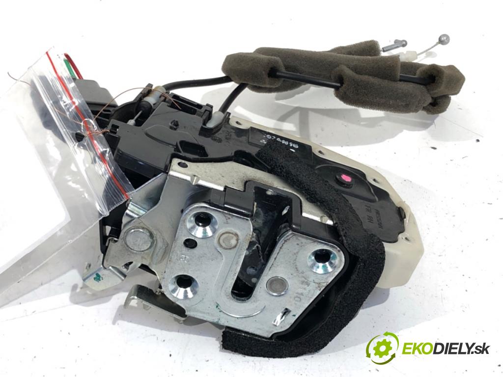 NISSAN MICRA K13 liftback 2015 59 kW 1.2 1198 zámok dveře pravý přední část T72-13510