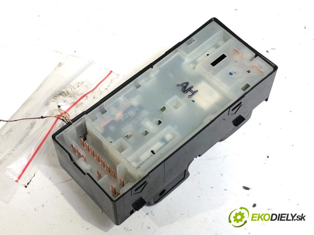 NISSAN MICRA K13 liftback 2015 59 kW 1.2 1198 Prepínač okien  (Prepínacie páčky pod volantom)