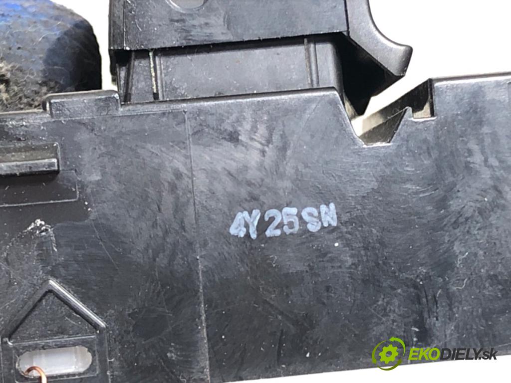 NISSAN MICRA K13 liftback 2015 59 kW 1.2 1198 Prepínač okien  (Prepínacie páčky pod volantom)