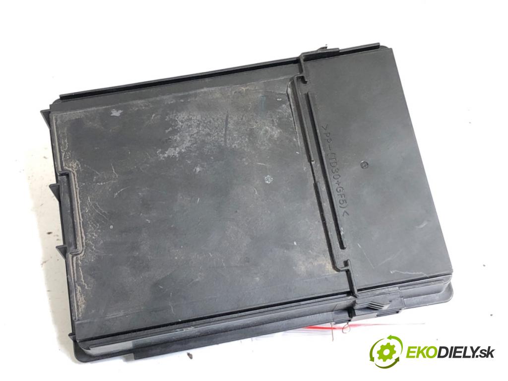 NISSAN MICRA K13 liftback 2015 59 kW 1.2 1198 modul BSI 284B7-1HROC (Pojistková skříňka)