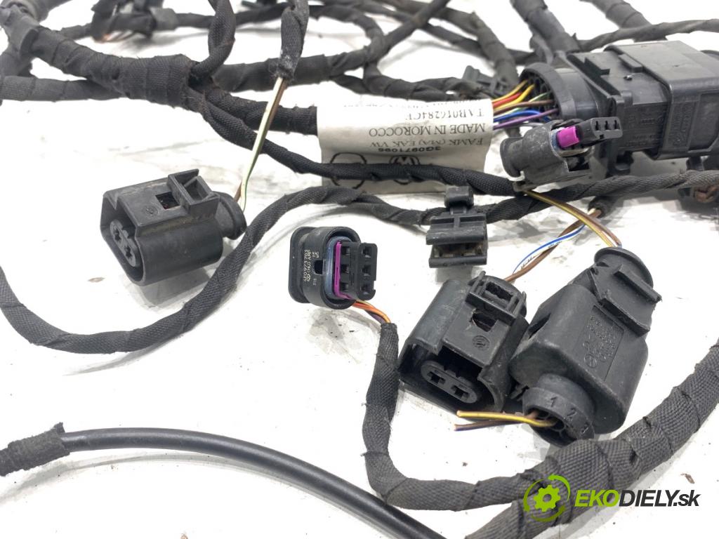 VW PASSAT B8 Kombi 2014 110 kW 2.0 TDI 1968 káblovačka PDC přední část 3G0971095