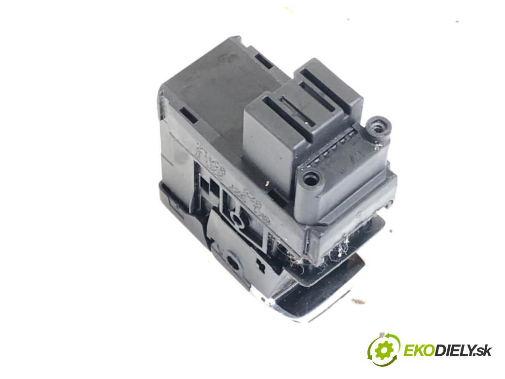 AUDI A4 B8 sedan 2012 155 kW 2.0 TFSI 1984 Spínač brzdy ručnej brzdy 8K1927225E (Prepínacie páčky pod volantom)