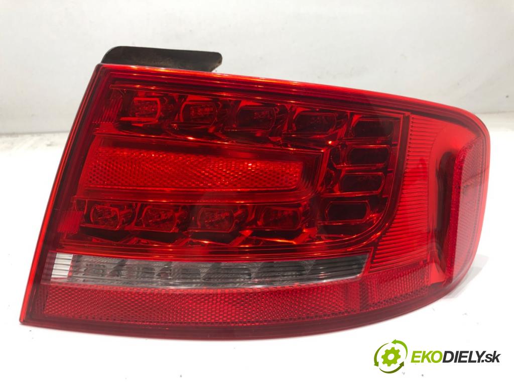 AUDI A4 B8 sedan 2012 155 kW 2.0 TFSI 1984 světlo pravý zadní část 