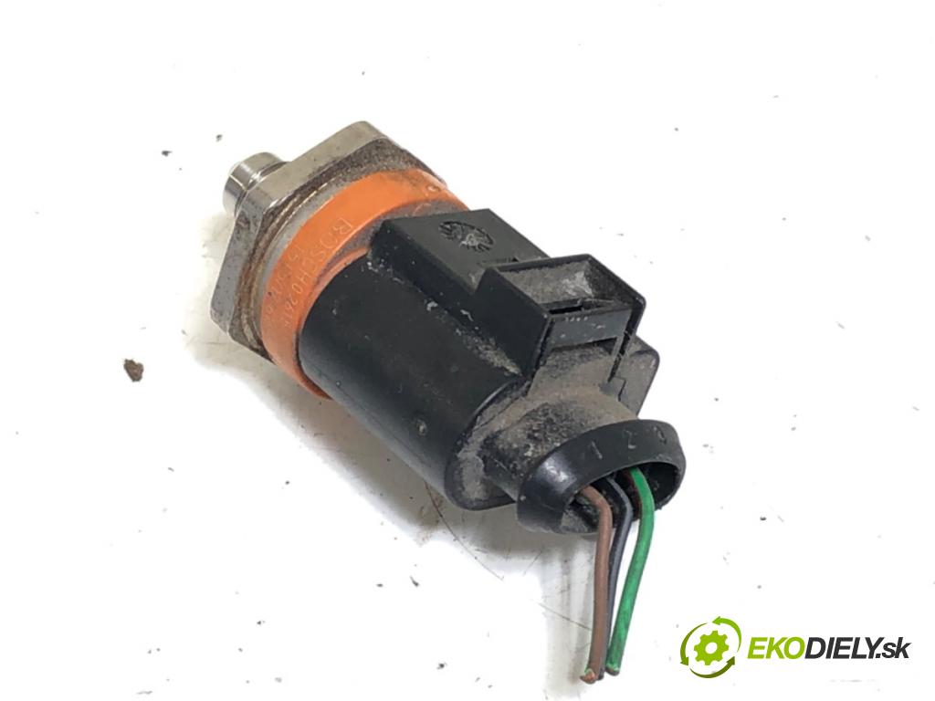 AUDI A4 B8 sedan 2012 155 kW 2.0 TFSI 1984 Snímač tlaku paliva 06J906051D (Snímač)