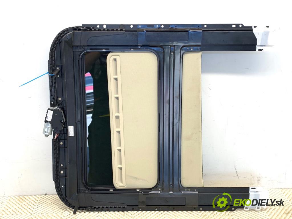 AUDI A4 B8 sedan 2012 155 kW 2.0 TFSI 1984 strešné okno 8K5877255A (Sklo karosérie)