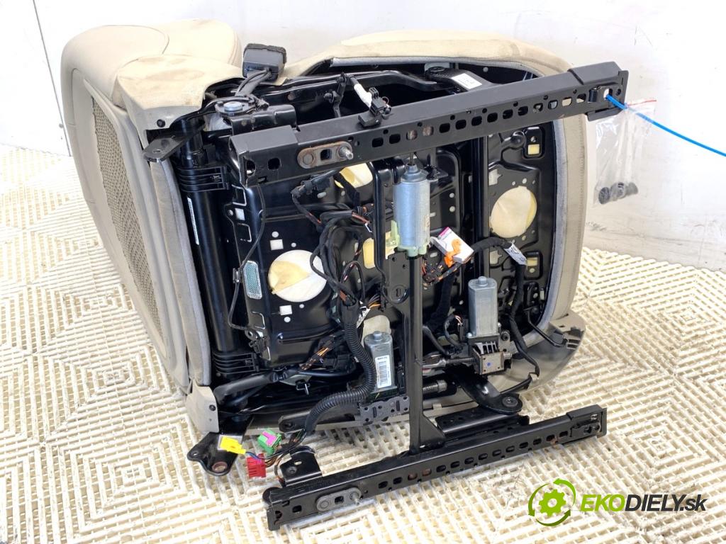 AUDI A4 B8 sedan 2012 155 kW 2.0 TFSI 1984 Sedadlo ľavy predný