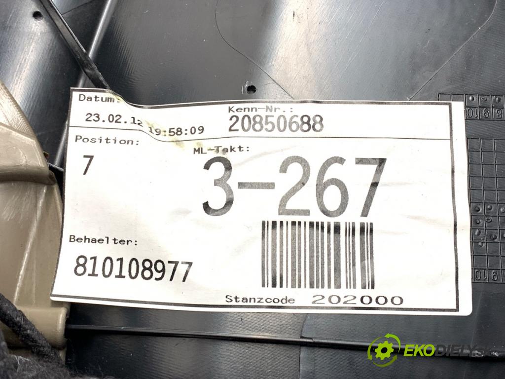 AUDI A4 B8 sedan 2012 155 kW 2.0 TFSI 1984 ča dveře levý přední část