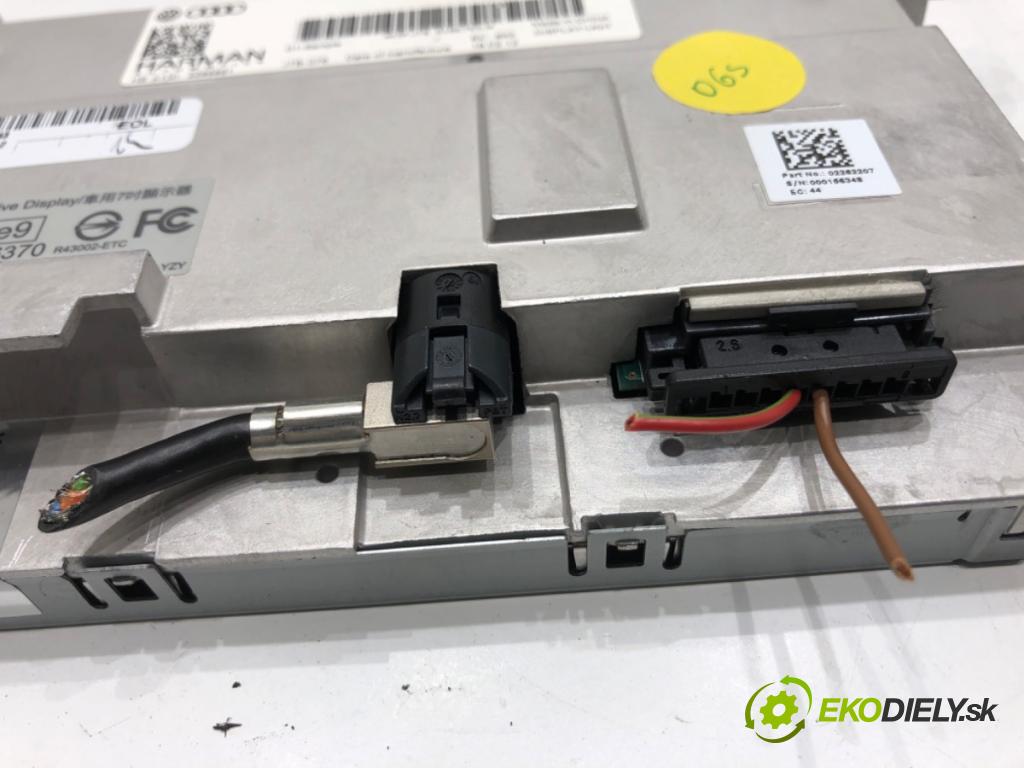 AUDI A4 B8 sedan 2012 155 kW 2.0 TFSI 1984 Dislpej 8R0919604 (Prístrojová doska)