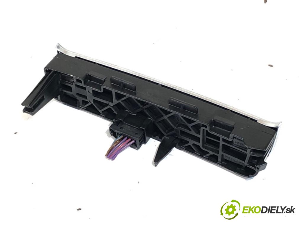 AUDI A4 B8 sedan 2012 155 kW 2.0 TFSI 1984 Dislpej 8K1713463 (Prístrojová doska)