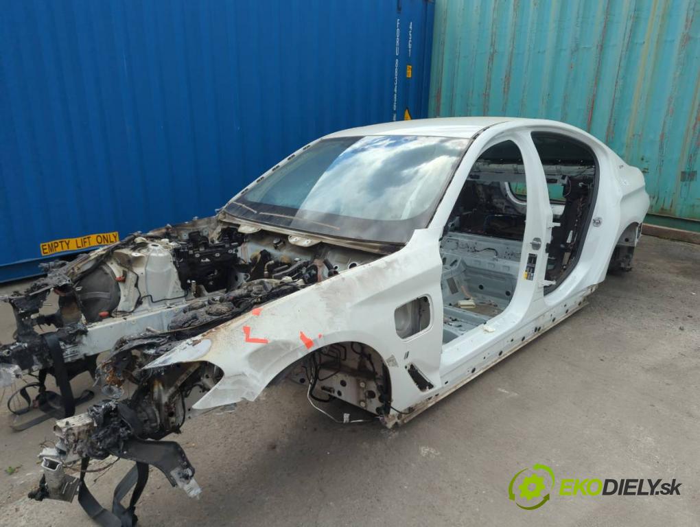 BMW G30 sedan 2019 135 kW 530 e Plug-in-Hybrid 1998 KAROSERIA ČTVRŤÁK blatník zadní část levý pravý práh střecha PODŁUŻNICA levý pravý 