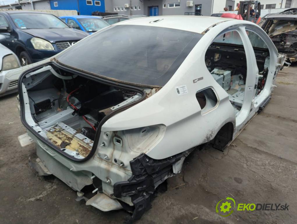 BMW G30 sedan 2019 135 kW 530 e Plug-in-Hybrid 1998 KAROSERIA ČTVRŤÁK blatník zadní část levý pravý práh střecha PODŁUŻNICA levý pravý