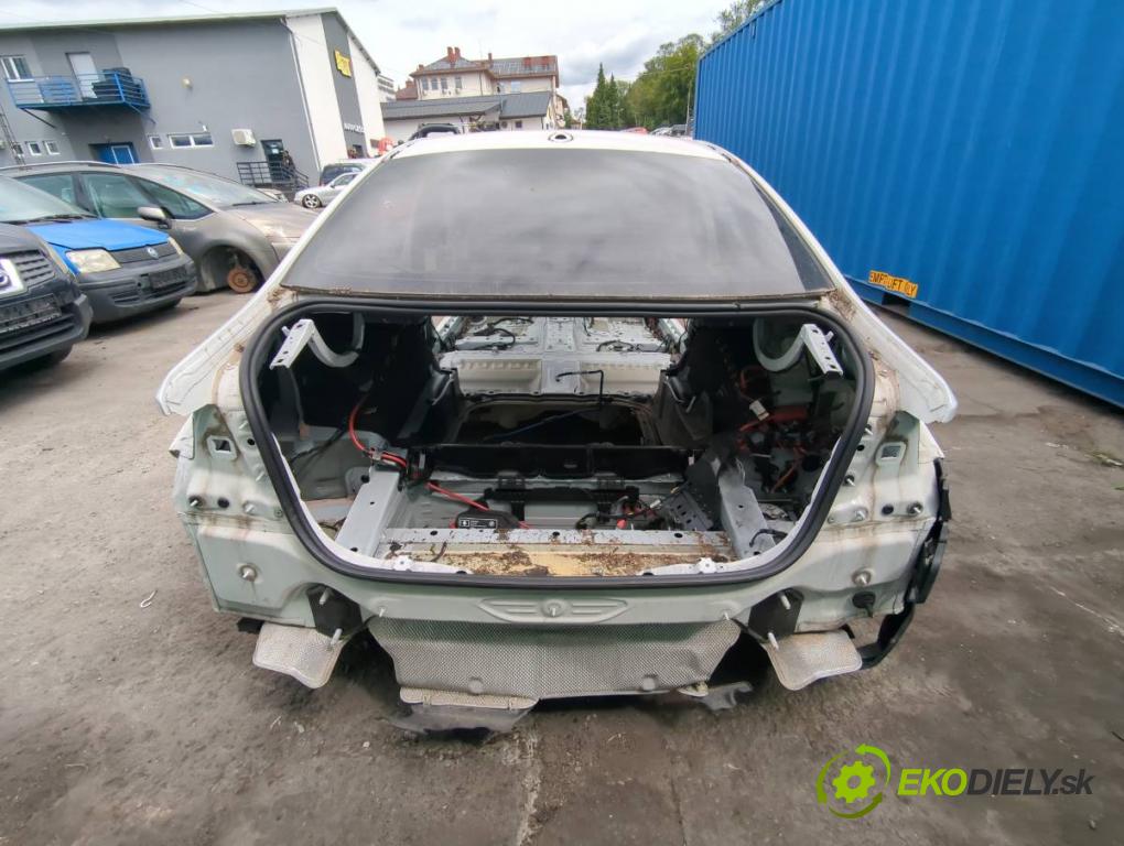BMW G30 sedan 2019 135 kW 530 e Plug-in-Hybrid 1998 KAROSERIA ČTVRŤÁK blatník zadní část levý pravý práh střecha PODŁUŻNICA levý pravý