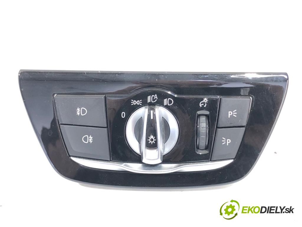 BMW G30 sedan 2019 135 kW 530 e Plug-in-Hybrid 1998 spínač světel 9472970
