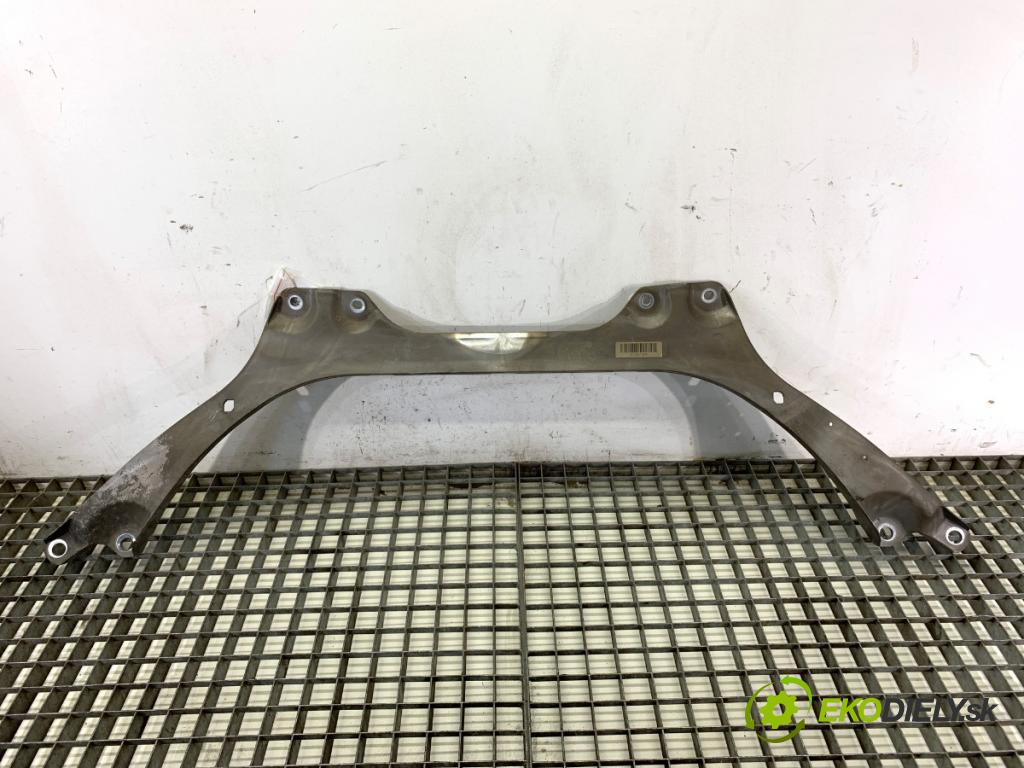 BMW G30 sedan 2019 135 kW 530 e Plug-in-Hybrid 1998 výztuha horní 7362724 (Výztuha)