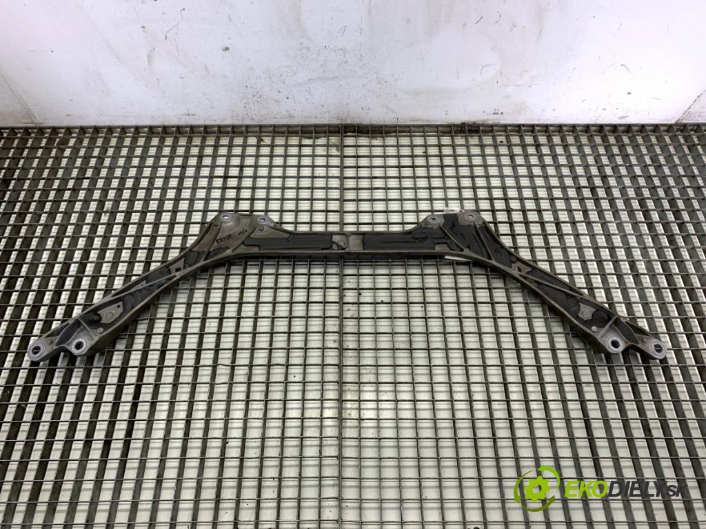 BMW G30 sedan 2019 135 kW 530 e Plug-in-Hybrid 1998 výztuha horní 7362724 (Výztuha)