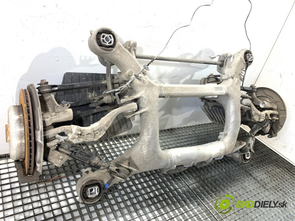 BMW G30 sedan 2019 135 kW 530 e Plug-in-Hybrid 1998 výztuha zadní část