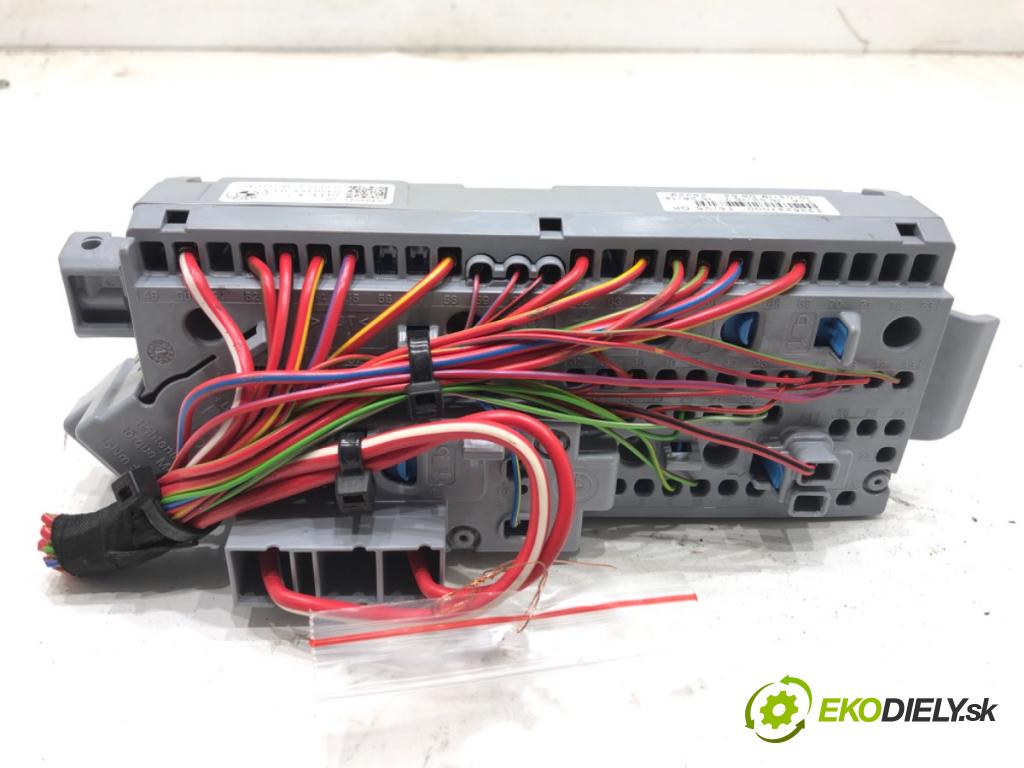 BMW G30 sedan 2019 135 kW 530 e Plug-in-Hybrid 1998 skříňka poistková 9350313 (Pojistková skříňka)