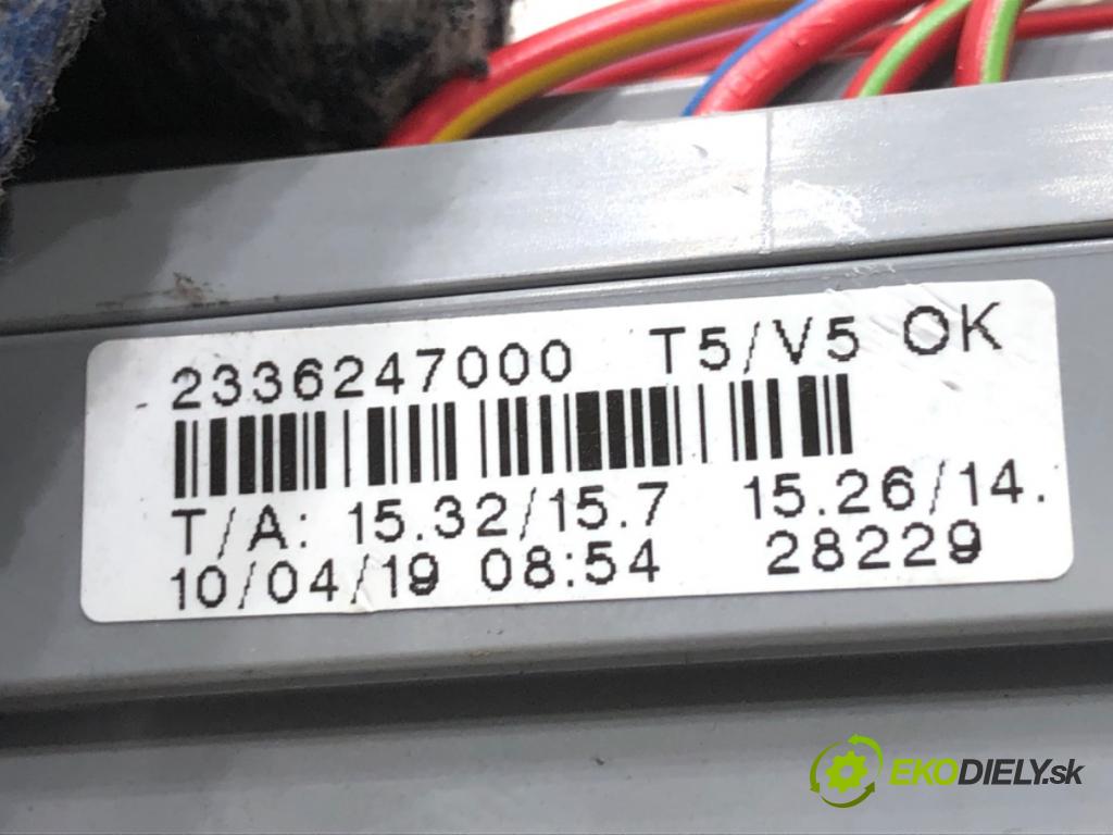 BMW G30 sedan 2019 135 kW 530 e Plug-in-Hybrid 1998 skříňka poistková 9350313 (Pojistková skříňka)