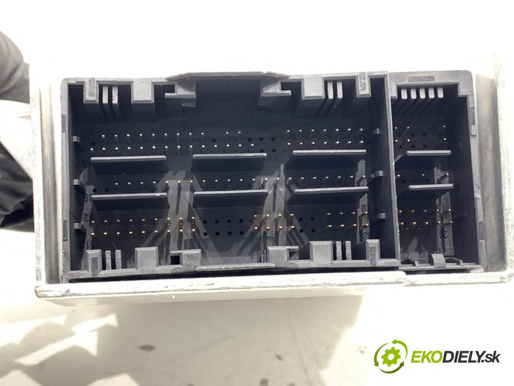 BMW G30 sedan 2019 135 kW 530 e Plug-in-Hybrid 1998 senzor airbag 9474762 (Snímač)