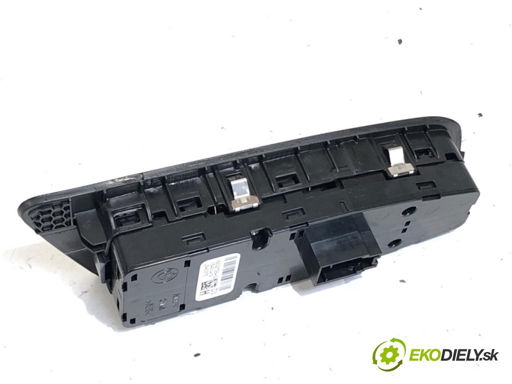 BMW G30 sedan 2019 135 kW 530 e Plug-in-Hybrid 1998 Prepínač okien 6832728 (Prepínacie páčky pod volantom)