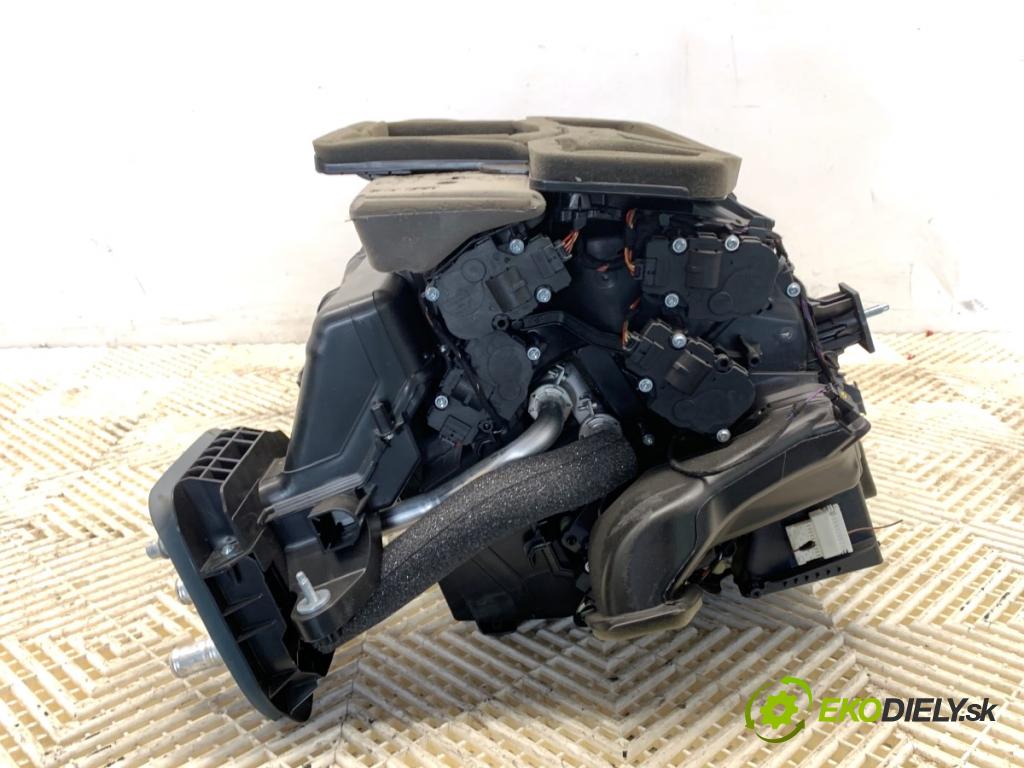 BMW G30 sedan 2019 135 kW 530 e Plug-in-Hybrid 1998 topné těleso radiátor topení komplet KOMBAJN 9299693 (Radiátor topení)