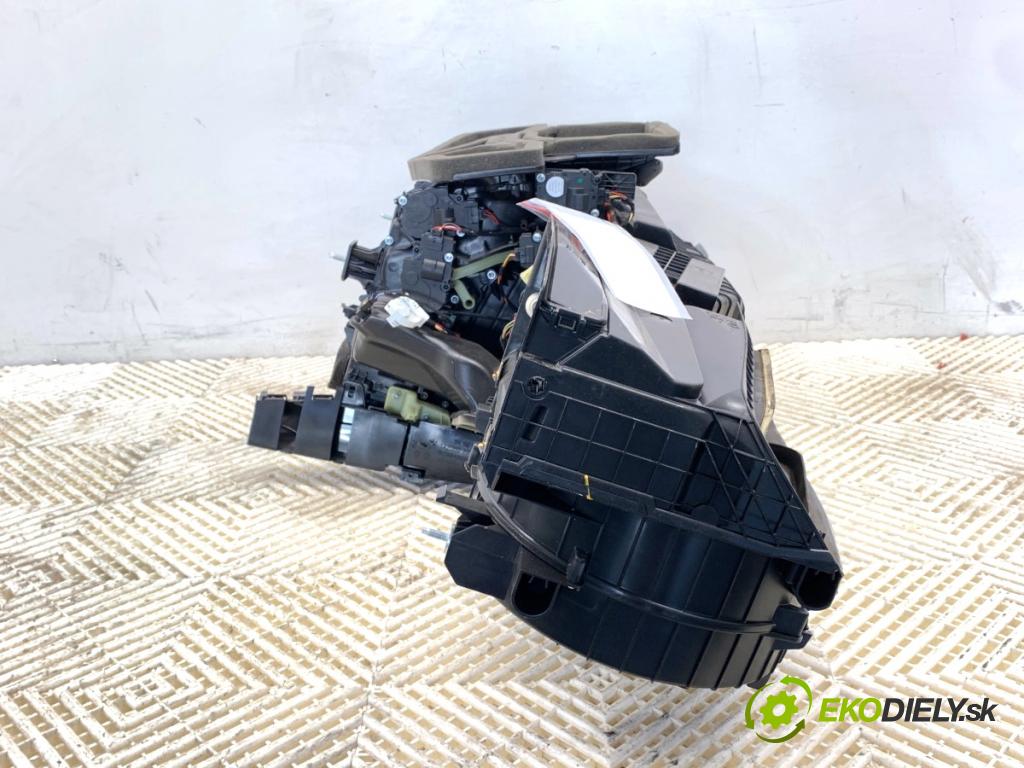 BMW G30 sedan 2019 135 kW 530 e Plug-in-Hybrid 1998 topné těleso radiátor topení komplet KOMBAJN 9299693 (Radiátor topení)