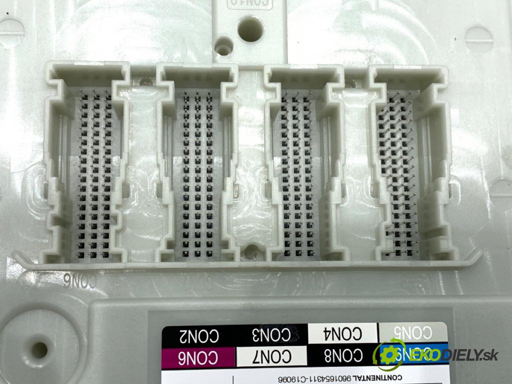 BMW G30 sedan 2019 135 kW 530 e Plug-in-Hybrid 1998 modul BSI 8725618 (Pojistková skříňka)