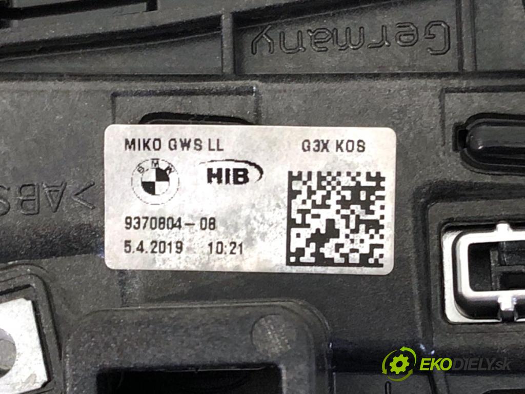 BMW G30 sedan 2019 135 kW 530 e Plug-in-Hybrid 1998 lišty kryt 9370804 (Lišta)