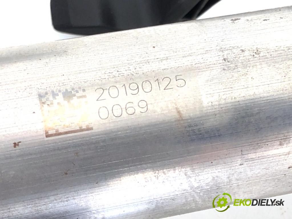 BMW G30 sedan 2019 135 kW 530 e Plug-in-Hybrid 1998 Hriadeľ, tyč volantu 6896189 (Tyč riadenia (volantu))