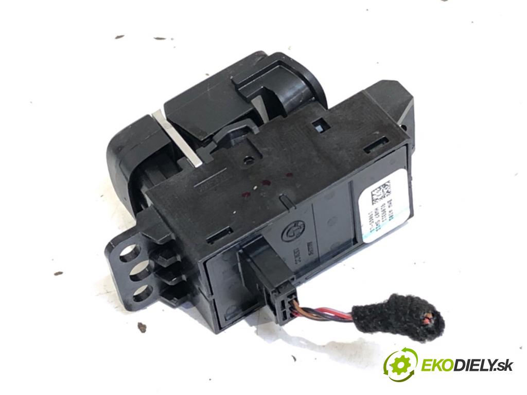 BMW G30 sedan 2019 135 kW 530 e Plug-in-Hybrid 1998 Prepínač brzdy ručnej brzdy 9109311 (Prepínacie páčky pod volantom)