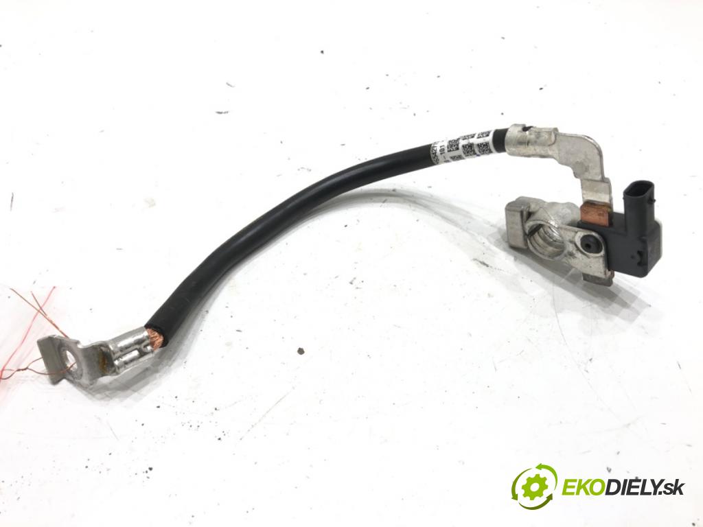 BMW G30 sedan 2019 135 kW 530 e Plug-in-Hybrid 1998 svorka MINUS 8795892