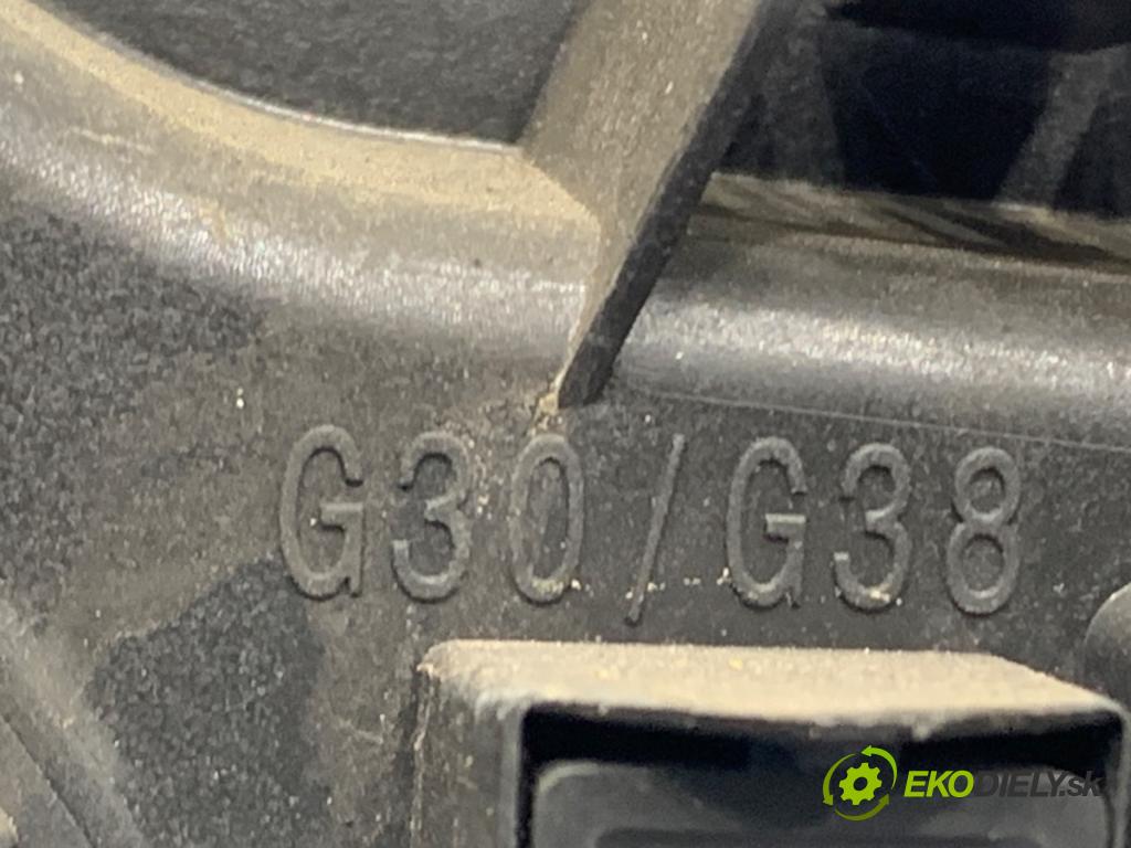 BMW G30 sedan 2019 135 kW 530 e Plug-in-Hybrid 1998 dvířka zásuvka NABÍJENÍ:
