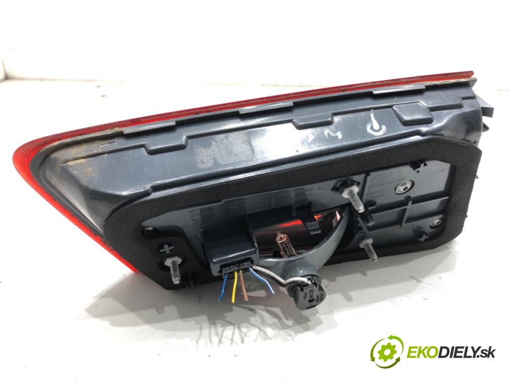 BMW G30 sedan 2019 135 kW 530 e Plug-in-Hybrid 1998 světlo pravý zadní část vnitřní 8493050
