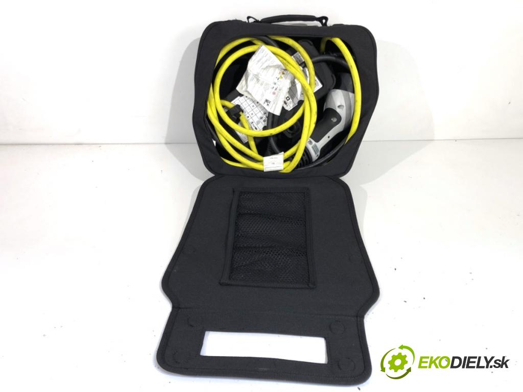 BMW G30 sedan 2019 135 kW 530 e Plug-in-Hybrid 1998 trubka do NABÍJENÍ: 6818619