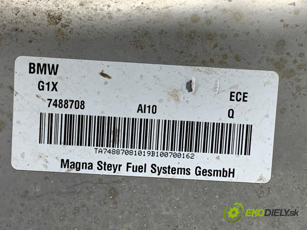 BMW G30 sedan 2019 135 kW 530 e Plug-in-Hybrid 1998 NÁDRŽ: nádržka paliva 7488708