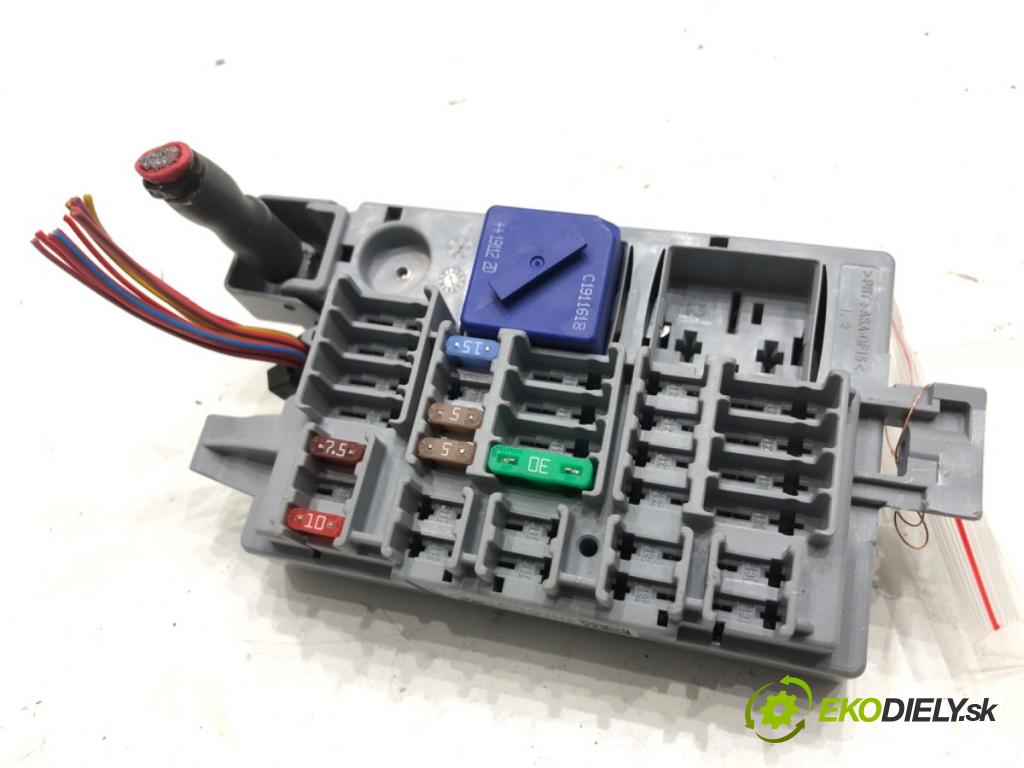 BMW G30 sedan 2019 135 kW 530 e Plug-in-Hybrid 1998 skříňka poistková 9350314 (Pojistková skříňka)