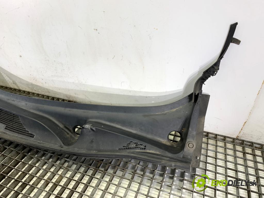 NISSAN JUKE F15 SUV 2011 86 kW 1.6 1598 Torpédo, plast pod čelné okno 66862-1KA0A (Torpédo (plast pod čelným sklom))