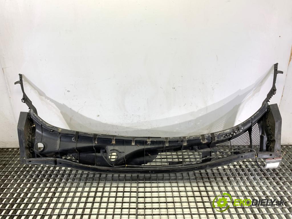 NISSAN JUKE F15 SUV 2011 86 kW 1.6 1598 Torpédo, plast pod čelné okno 66862-1KA0A (Torpédo (plast pod čelným sklom))