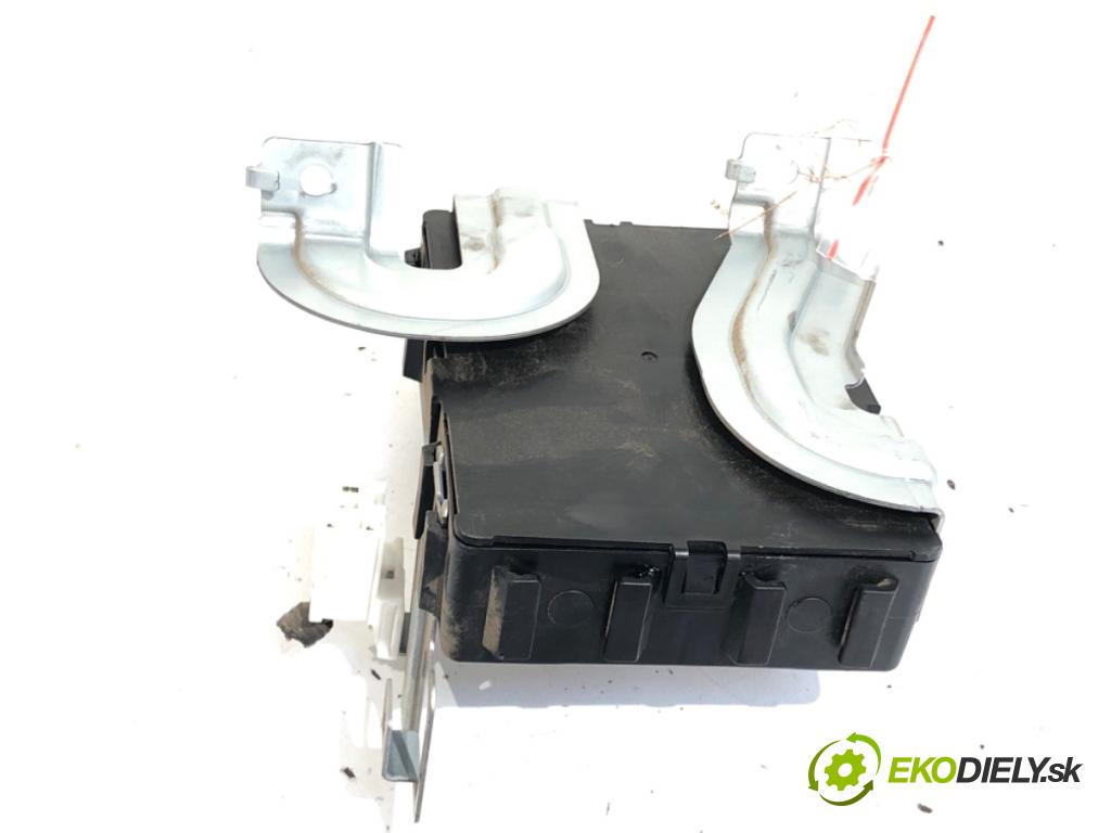 NISSAN JUKE F15 SUV 2011 86 kW 1.6 1598 modul BSI 284B11KA0C (Pojistková skříňka)