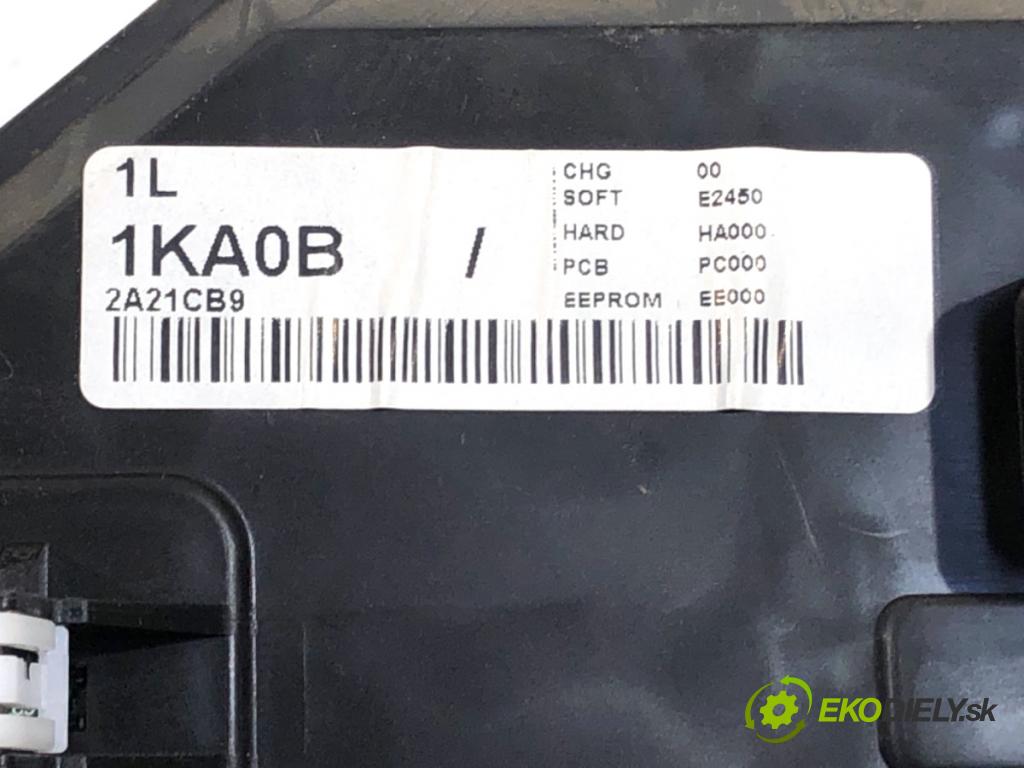 NISSAN JUKE F15 SUV 2011 86 kW 1.6 1598 Prístrojovka 1KS0B 2A21CB9 (Prístrojová doska)