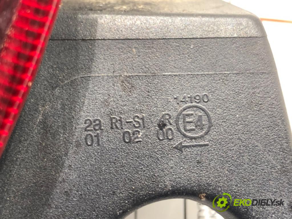 NISSAN JUKE F15 SUV 2011 86 kW 1.6 1598 světlo levý zadní část