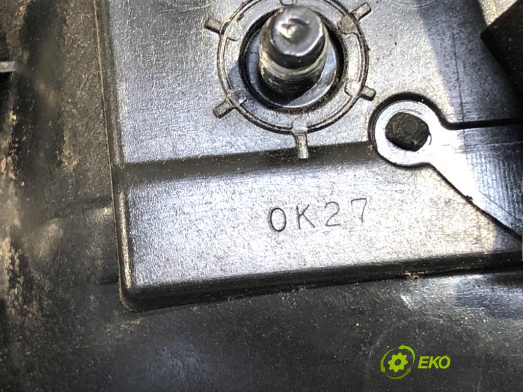 NISSAN JUKE F15 SUV 2011 86 kW 1.6 1598 klika vnejší levý zadní část