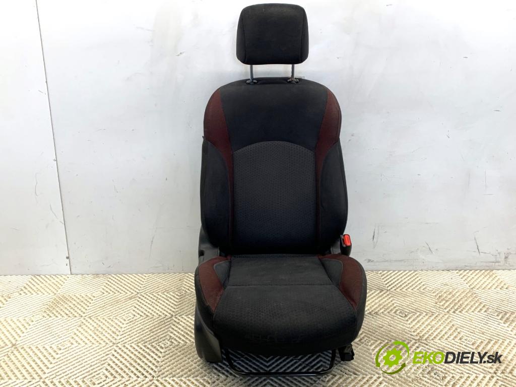 NISSAN JUKE F15 SUV 2011 86 kW 1.6 1598 Sedadlo pravy predný 
