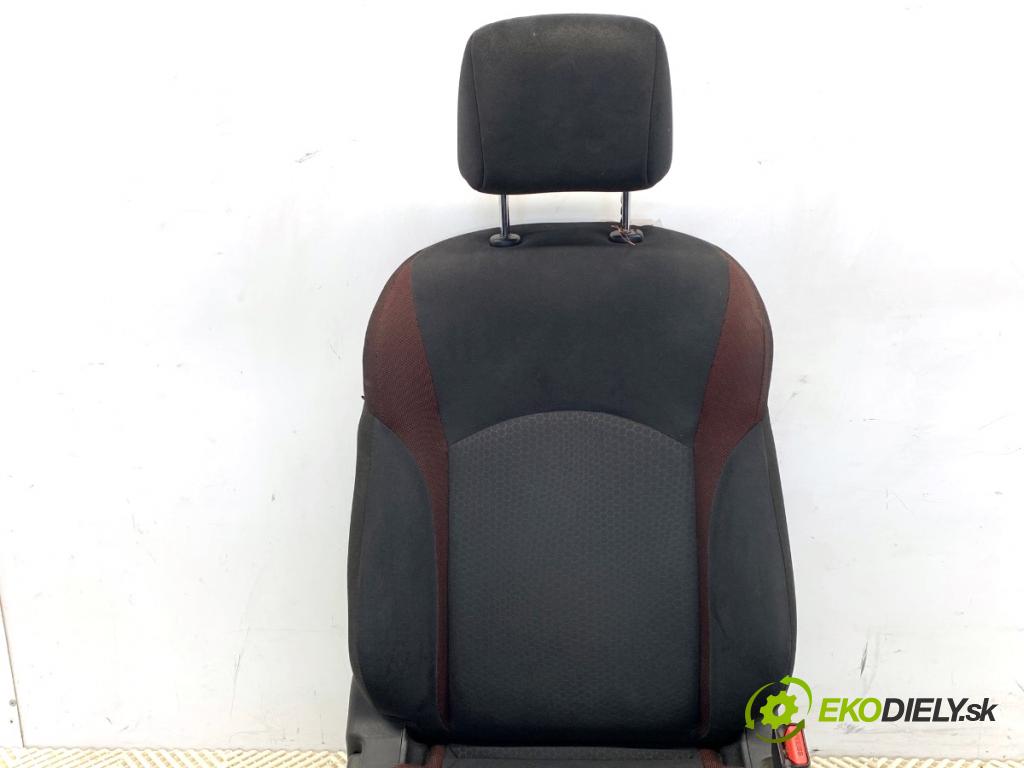 NISSAN JUKE F15 SUV 2011 86 kW 1.6 1598 Sedadlo pravy predný