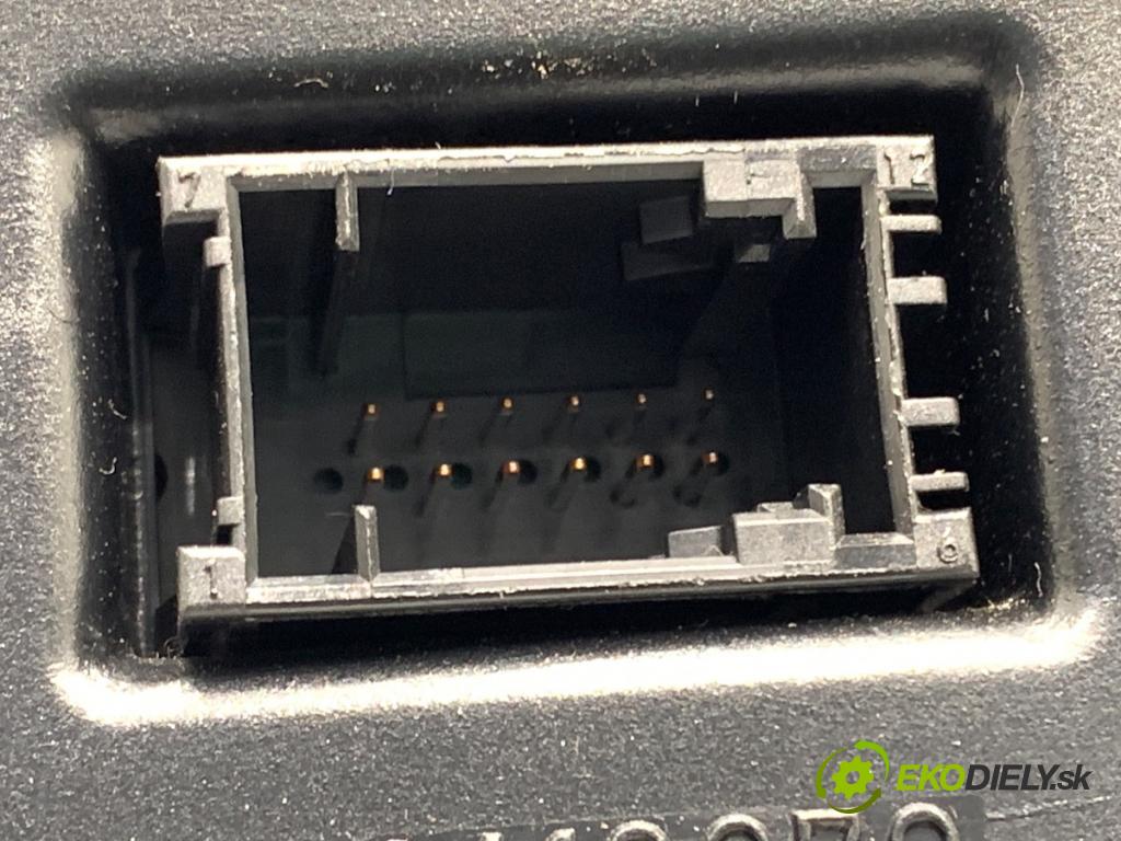 BMW E60 sedan 2008 200 kW 530 i 2996 Dislpej 9151978 (Prístrojová doska)